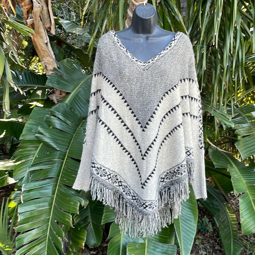 Olga Southwest Net Fringed Sweater Cape